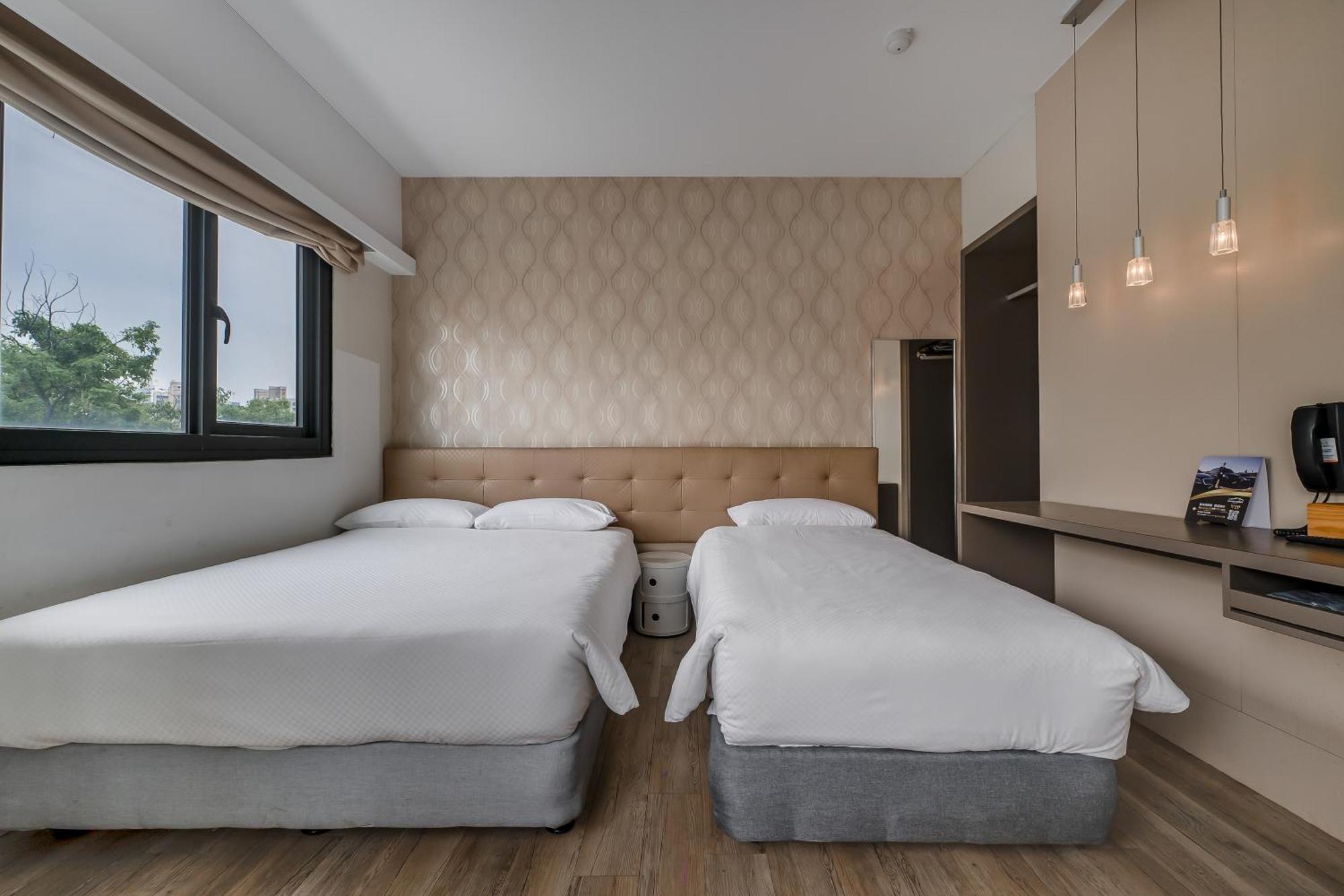 Check Inn Express Kaohsiung Love River Esterno foto