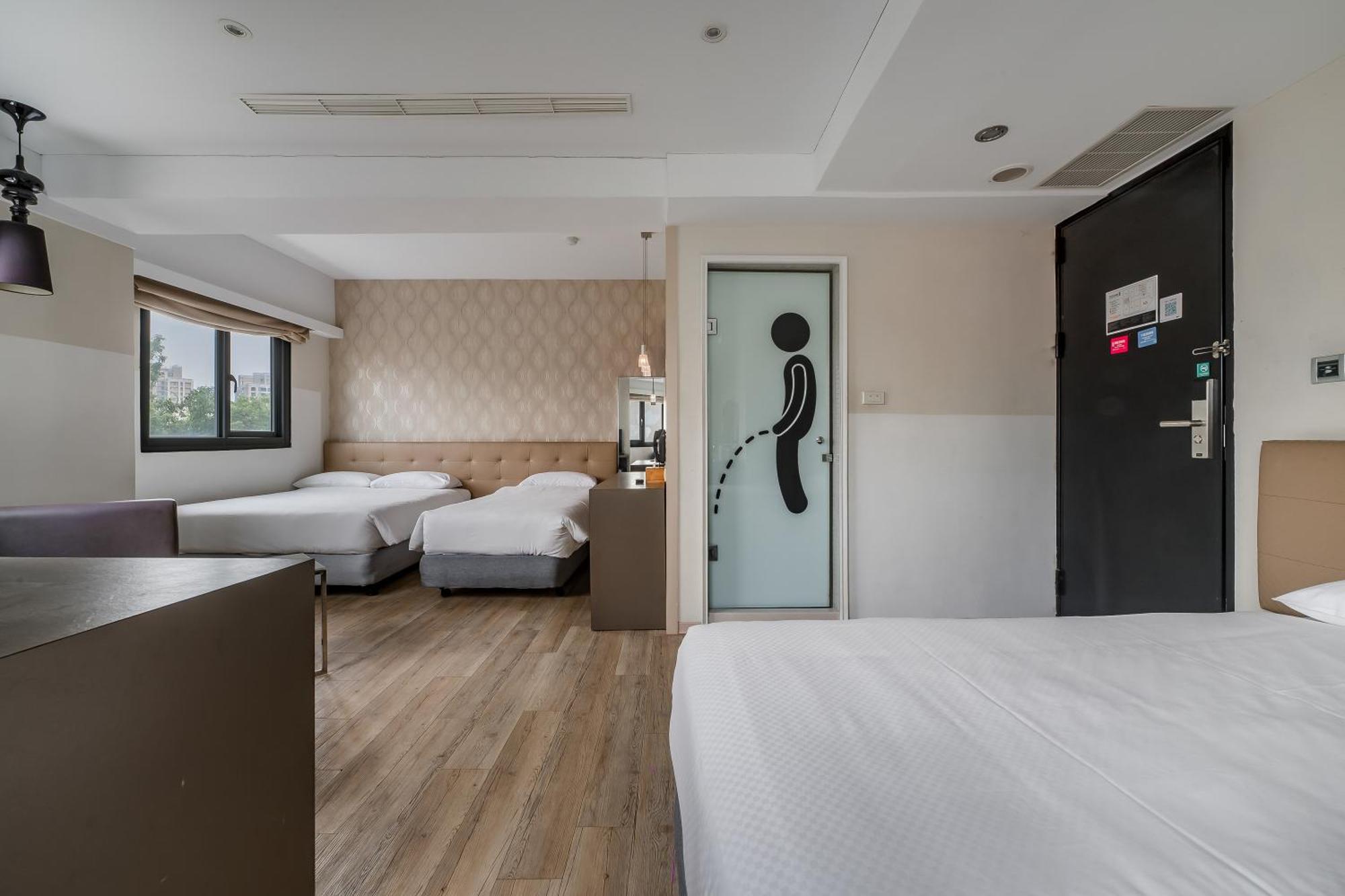 Check Inn Express Kaohsiung Love River Esterno foto