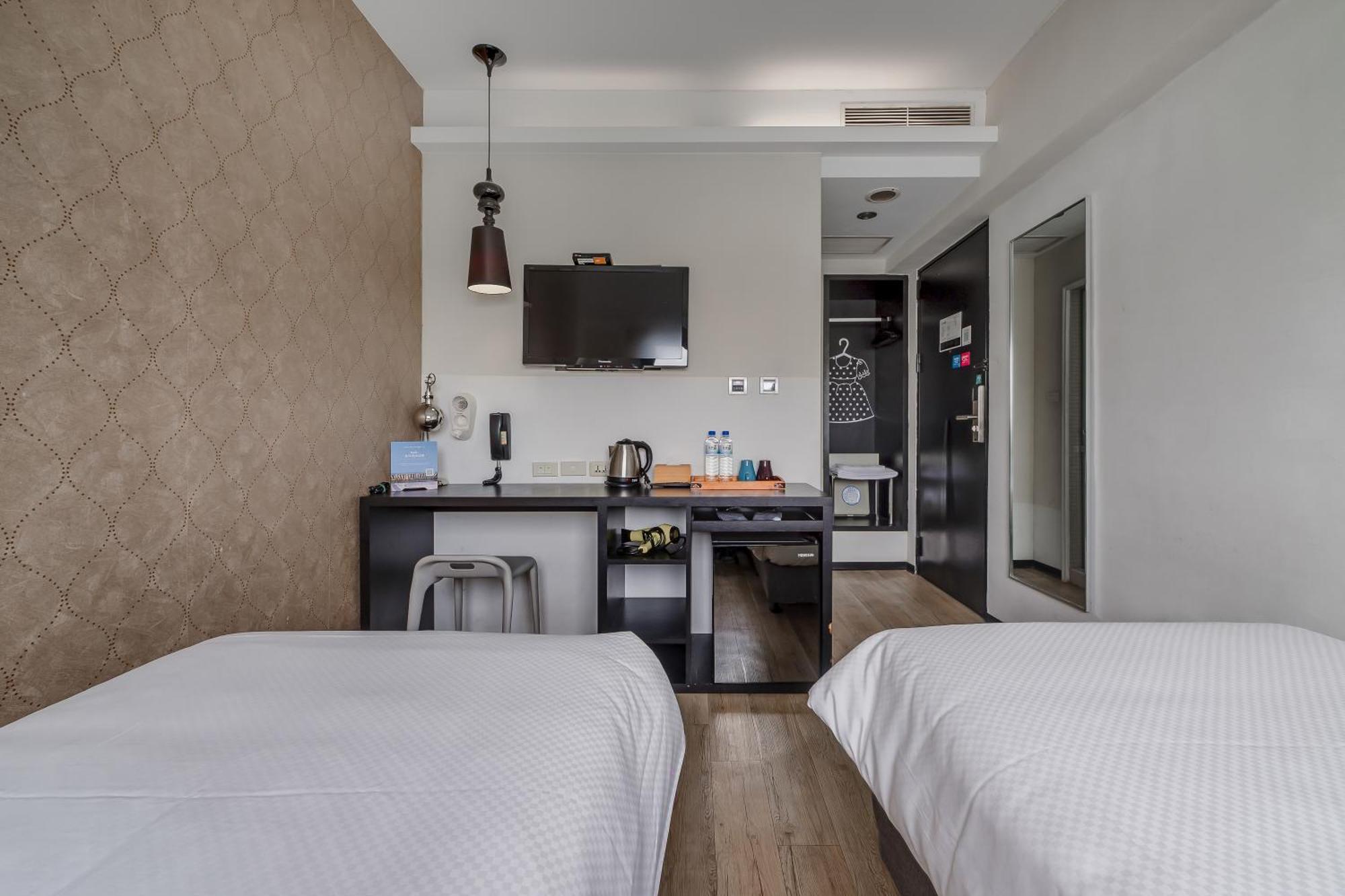 Check Inn Express Kaohsiung Love River Esterno foto