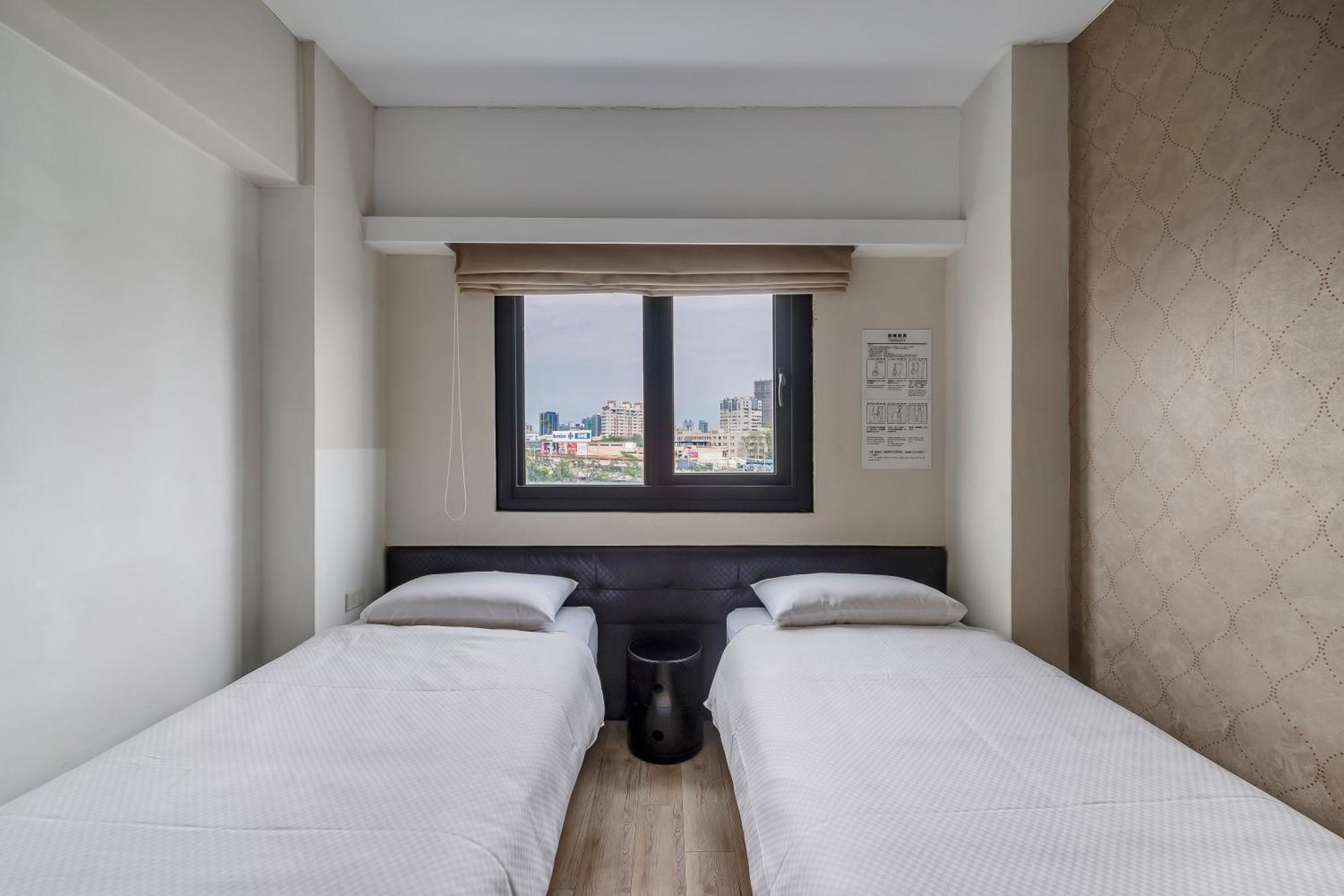 Check Inn Express Kaohsiung Love River Esterno foto
