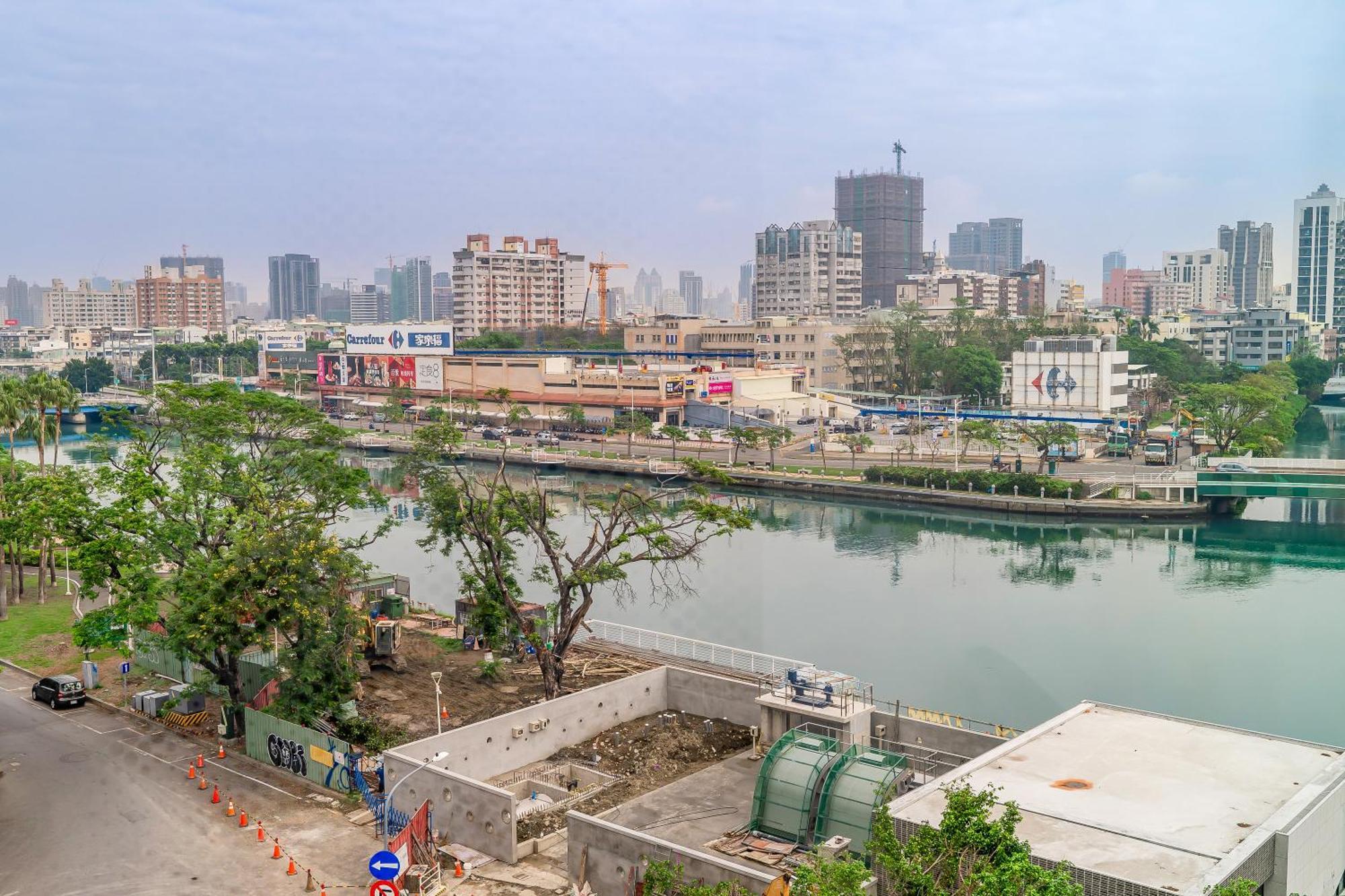 Check Inn Express Kaohsiung Love River Esterno foto